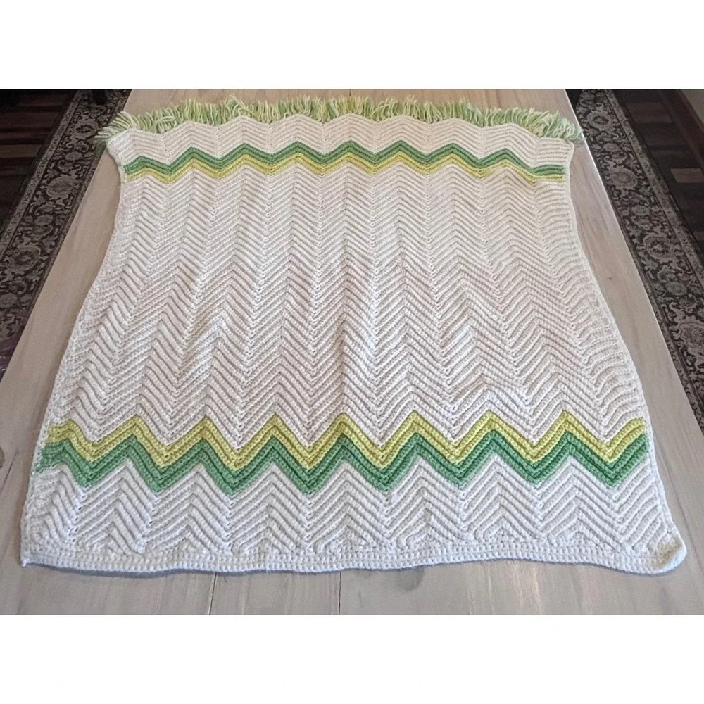 Vintage Handmade Crochet Chevron‎ Baby Blanket White Green Yellow Zig Zag Fringe